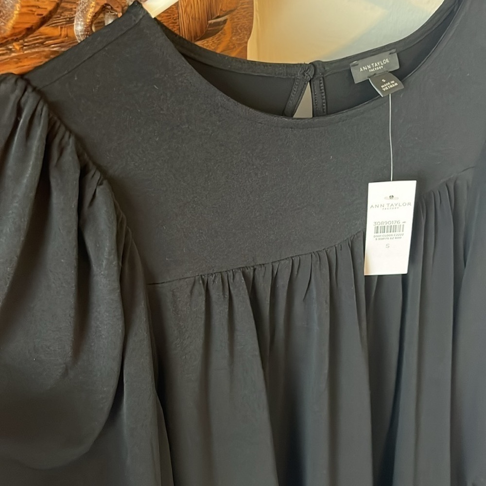 Ann Taylor Factory Puff 3/4 Sleeve Swing Top - Picture 2 of 6
